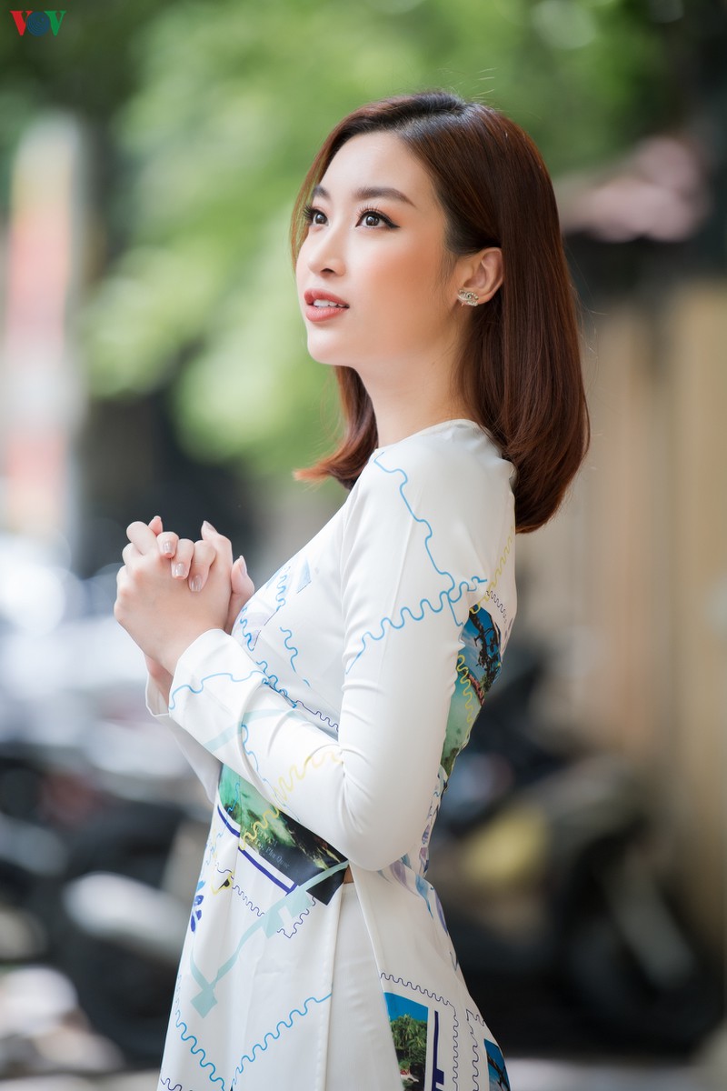 hoa hau ngoc han, do my linh do dang voi ao dai in hinh bien dao hinh 5