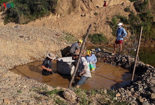 duoi nang han, thay va tro vung cao quang binh dao gieng tim nuoc hinh 1
