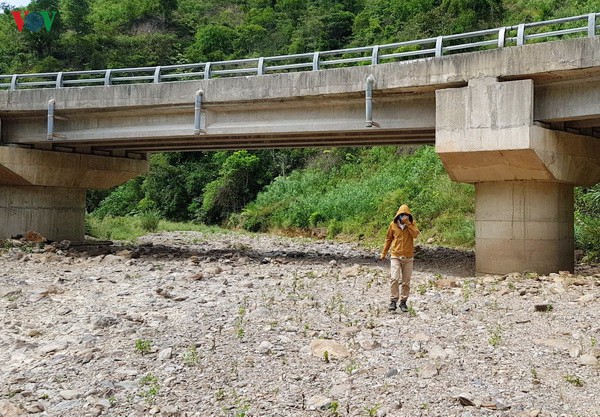 duoi nang han, thay va tro vung cao quang binh dao gieng tim nuoc hinh 3