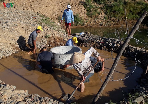 duoi nang han, thay va tro vung cao quang binh dao gieng tim nuoc hinh 4