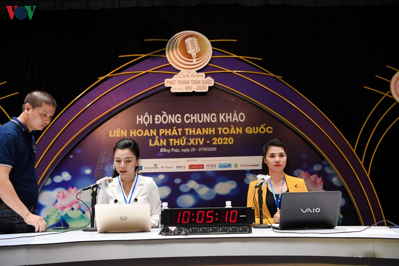 can canh ngay thi "phat thanh truc tiep" dau tien tai lhpt toan quoc hinh 9