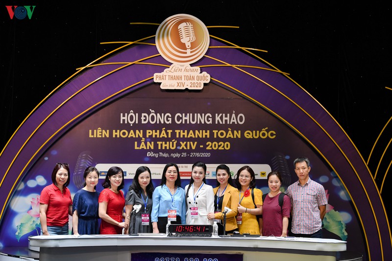 can canh ngay thi "phat thanh truc tiep" dau tien tai lhpt toan quoc hinh 10