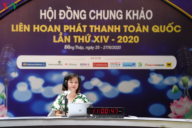 can canh ngay thi "phat thanh truc tiep" dau tien tai lhpt toan quoc hinh 11