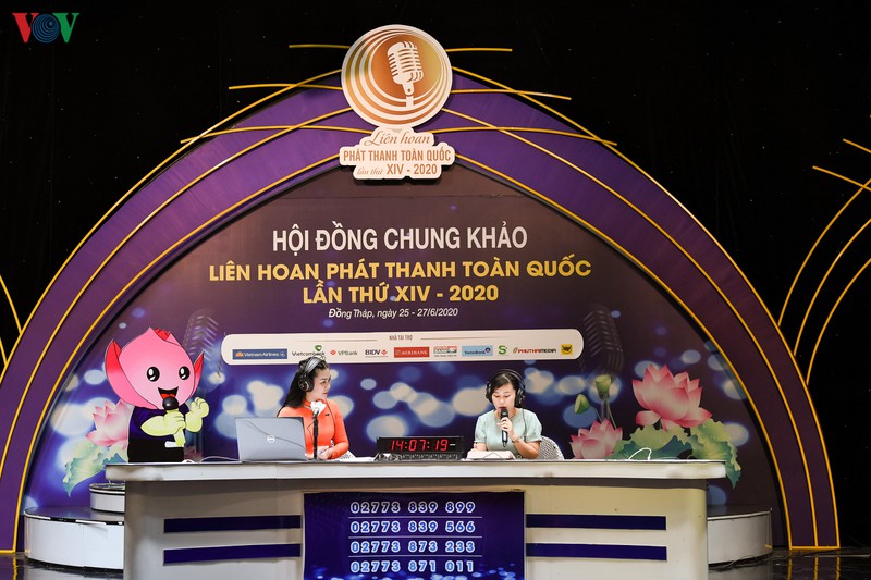 can canh ngay thi "phat thanh truc tiep" dau tien tai lhpt toan quoc hinh 13