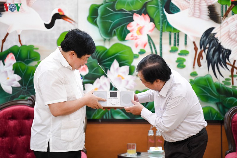 anh: dai tieng noi viet nam lam viec voi tinh uy dong thap hinh 9