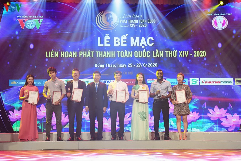 toan canh le be mac va trao giai lien hoan phat thanh toan quoc lan thu xiv hinh 14