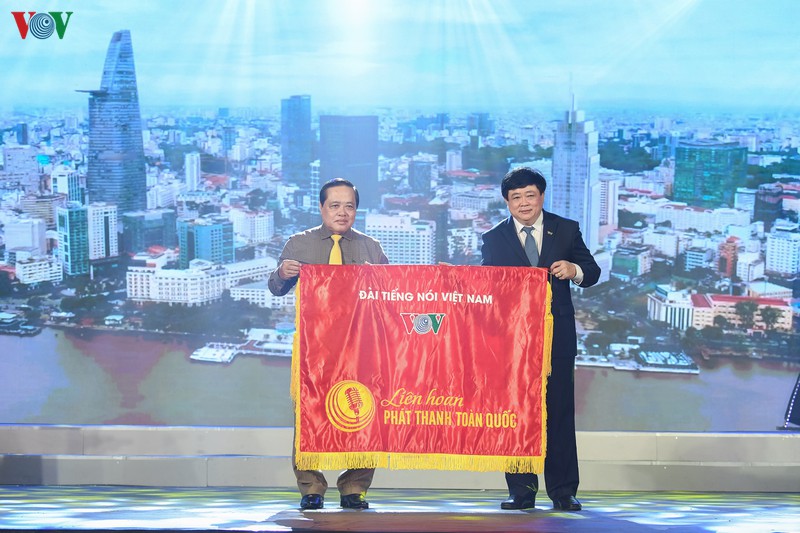 toan canh le be mac va trao giai lien hoan phat thanh toan quoc lan thu xiv hinh 18