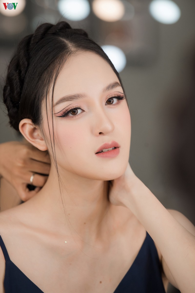 a hau hoang anh tai xuat san catwalk sau khi sinh con thu 2 hinh 1