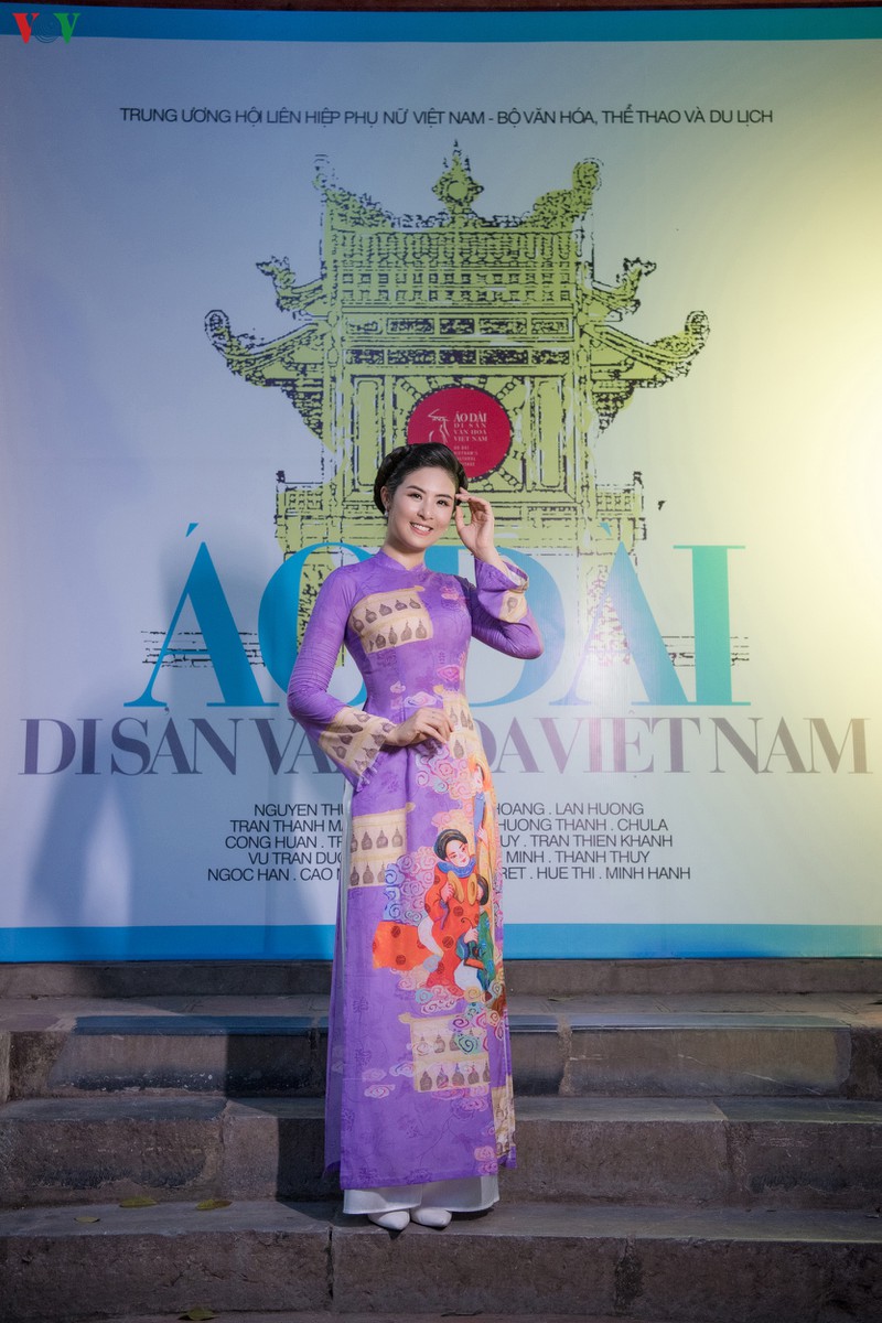 chong chua cuoi hiem hoi den ung ho ngoc han trinh dien ao dai hinh 3