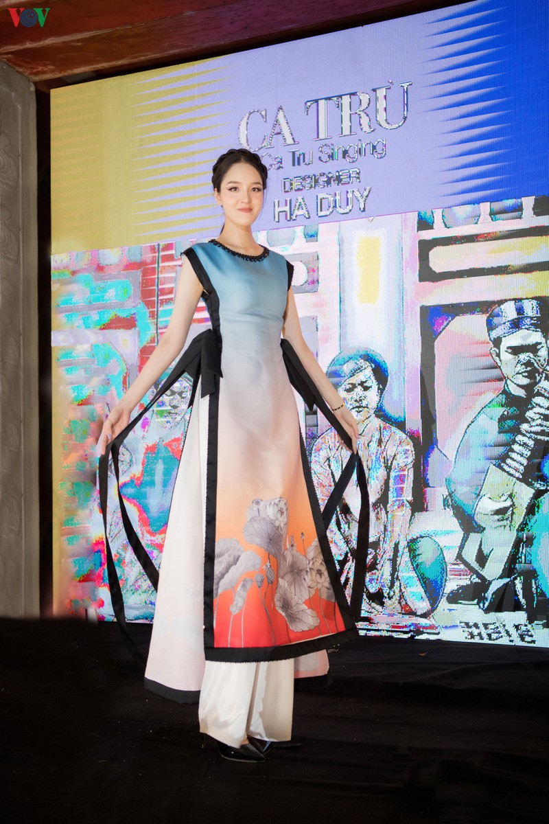 a hau hoang anh tai xuat san catwalk sau khi sinh con thu 2 hinh 8