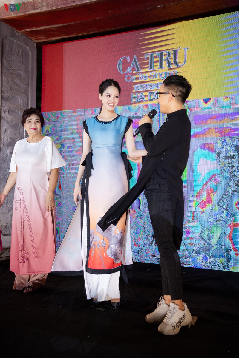 a hau hoang anh tai xuat san catwalk sau khi sinh con thu 2 hinh 10