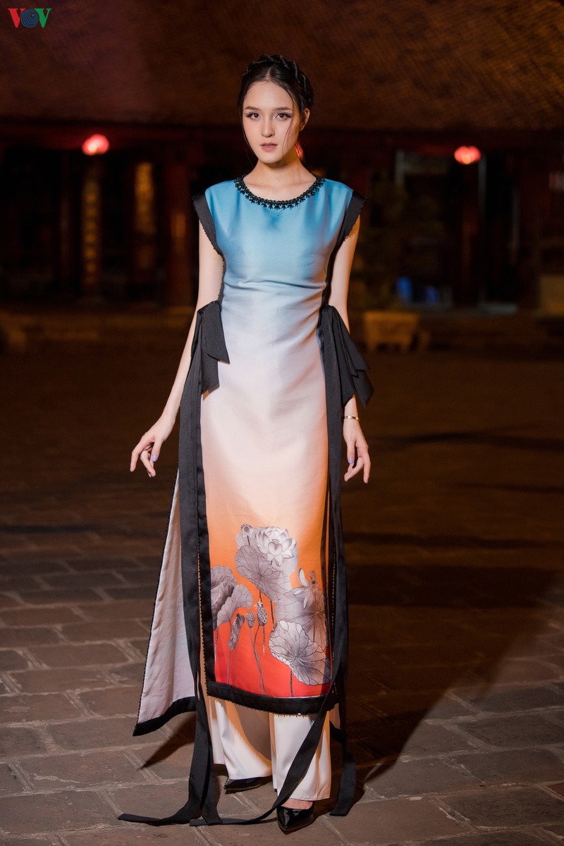 a hau hoang anh tai xuat san catwalk sau khi sinh con thu 2 hinh 4