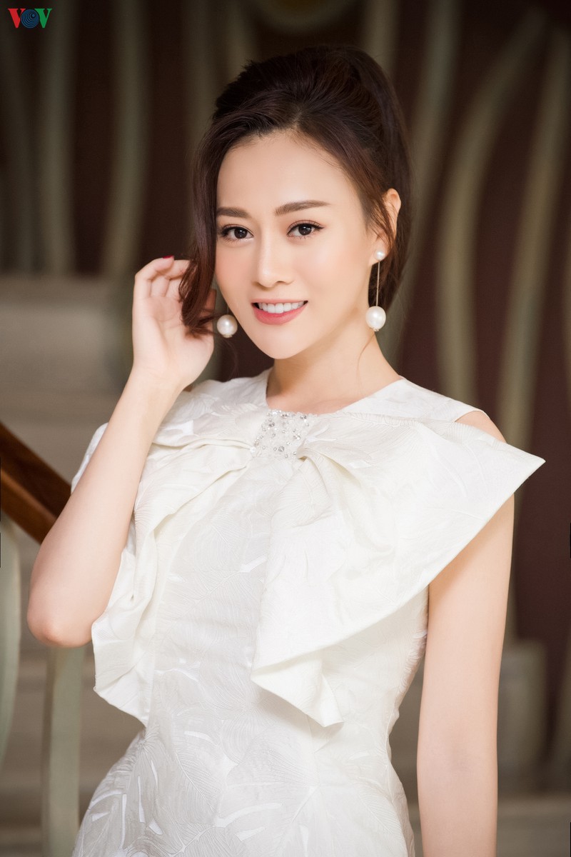 phuong oanh so ke nhan sac voi huyen lizzie, thu hoai hinh 15