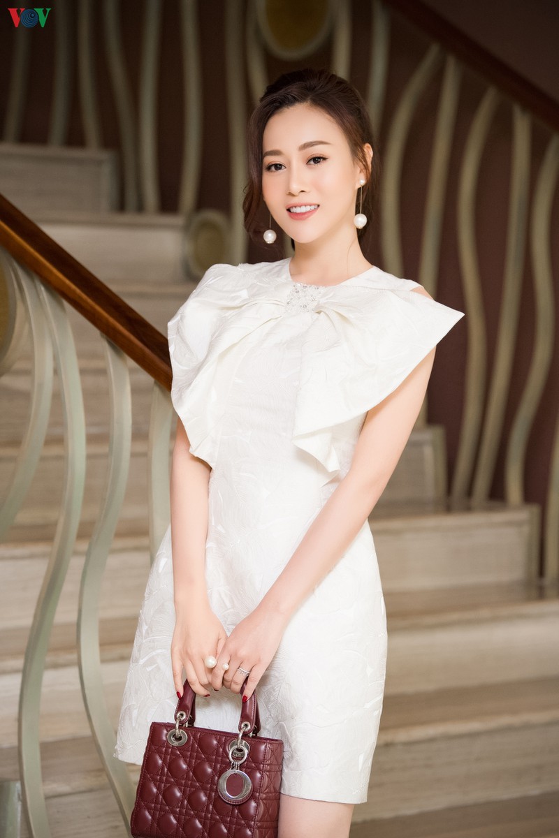 phuong oanh so ke nhan sac voi huyen lizzie, thu hoai hinh 12