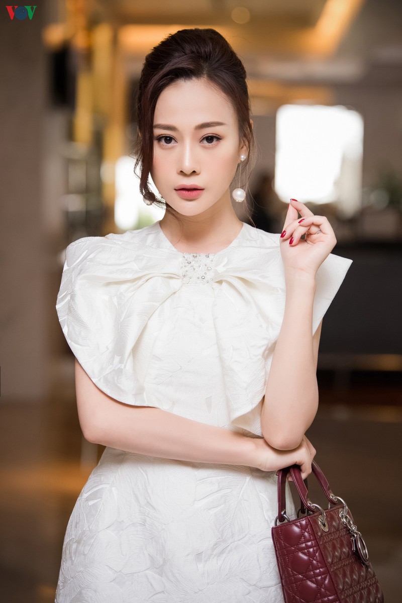 phuong oanh so ke nhan sac voi huyen lizzie, thu hoai hinh 8