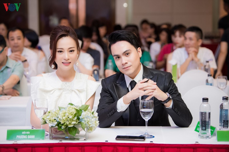 phuong oanh so ke nhan sac voi huyen lizzie, thu hoai hinh 3