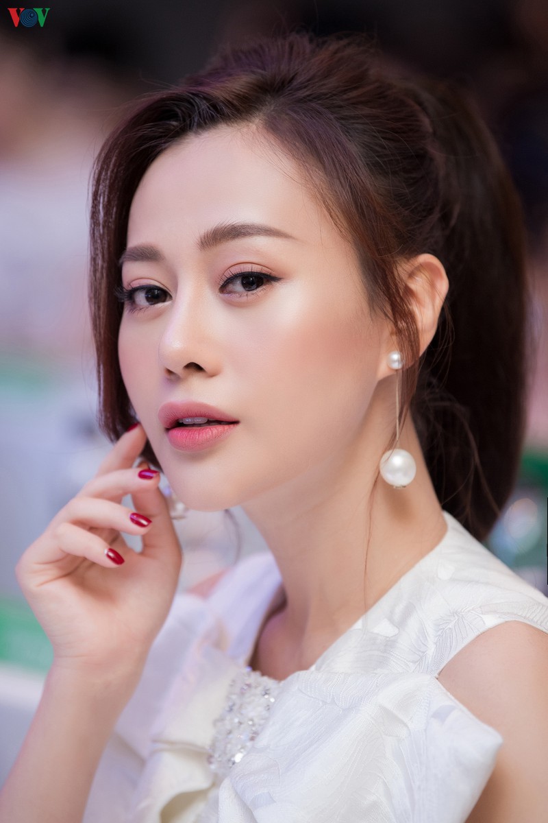 phuong oanh so ke nhan sac voi huyen lizzie, thu hoai hinh 9