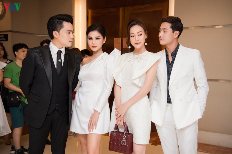 phuong oanh so ke nhan sac voi huyen lizzie, thu hoai hinh 6