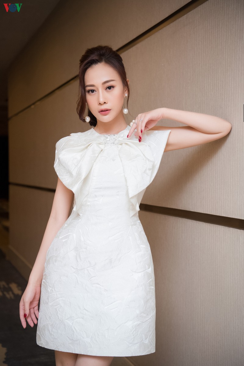 phuong oanh so ke nhan sac voi huyen lizzie, thu hoai hinh 14