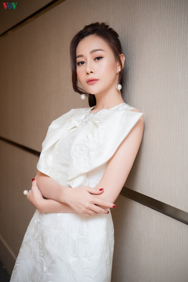 phuong oanh so ke nhan sac voi huyen lizzie, thu hoai hinh 11