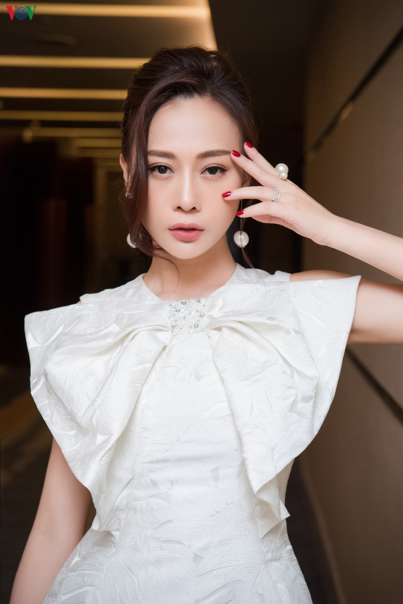 phuong oanh so ke nhan sac voi huyen lizzie, thu hoai hinh 13