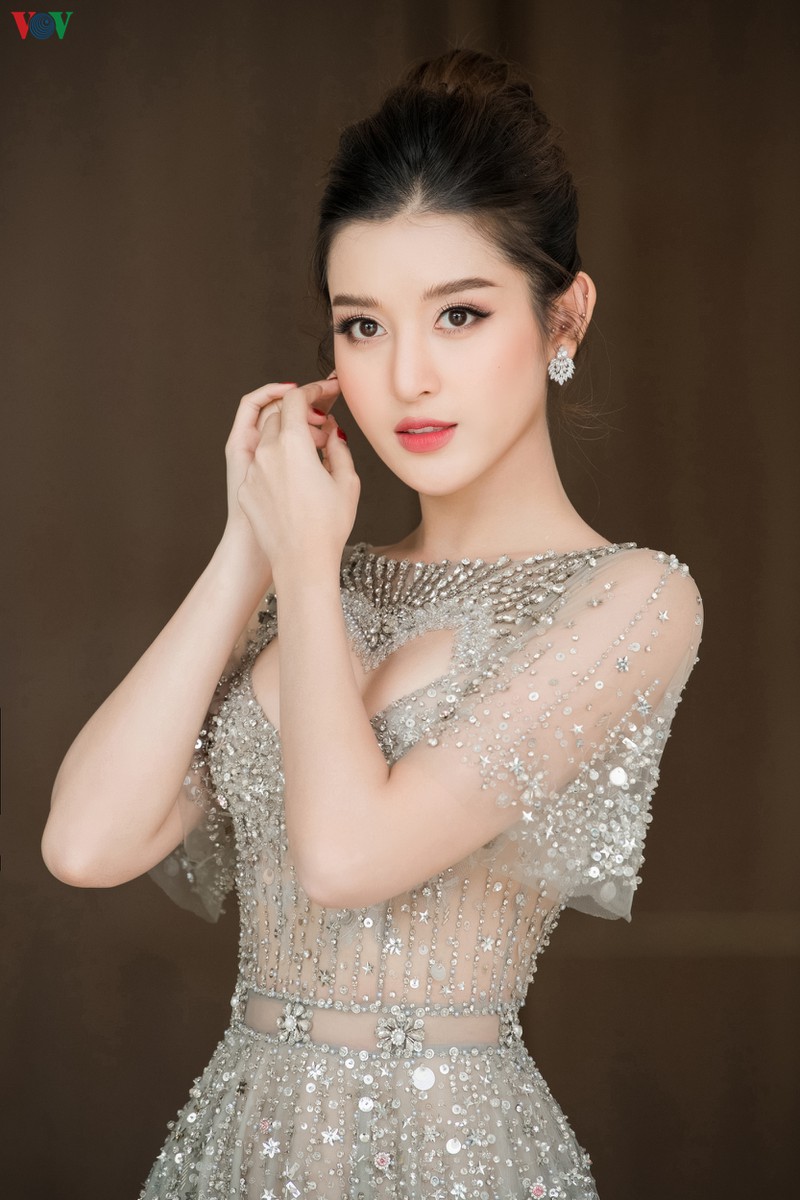 a hau huyen my nong bong voi thiet ke vay xe nguc hinh trai tim hinh 7