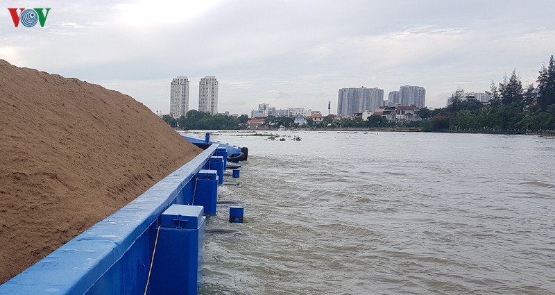 phuong tien bat chap canh bao, co tinh vi pham atgt duong thuy hinh 1