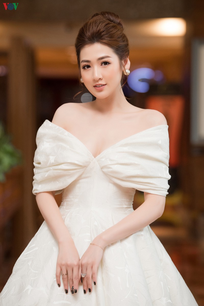 a hau tu anh tiet lo chi co 500.000 dong trong vi moi khi ra duong hinh 3