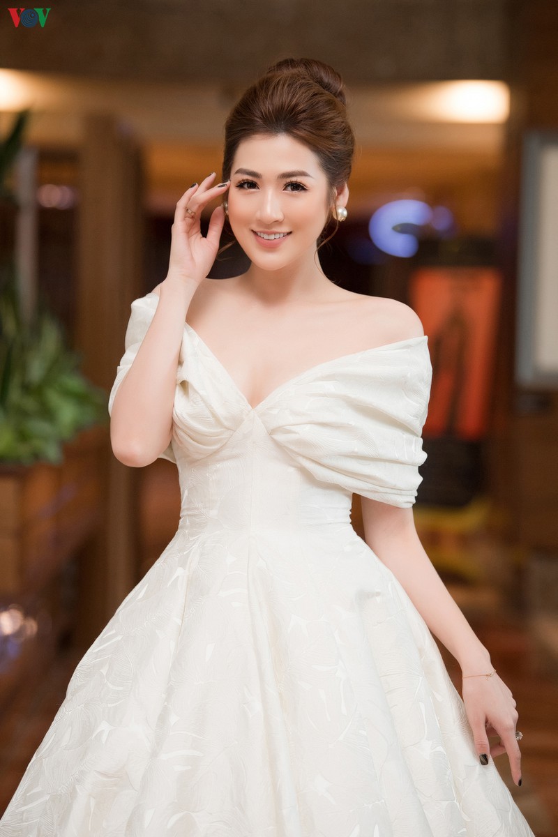 a hau tu anh tiet lo chi co 500.000 dong trong vi moi khi ra duong hinh 5