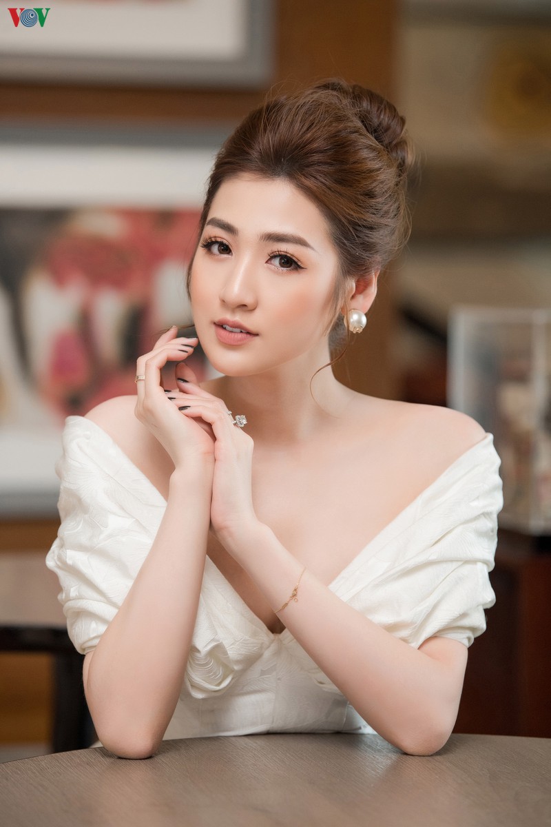 a hau tu anh tiet lo chi co 500.000 dong trong vi moi khi ra duong hinh 8