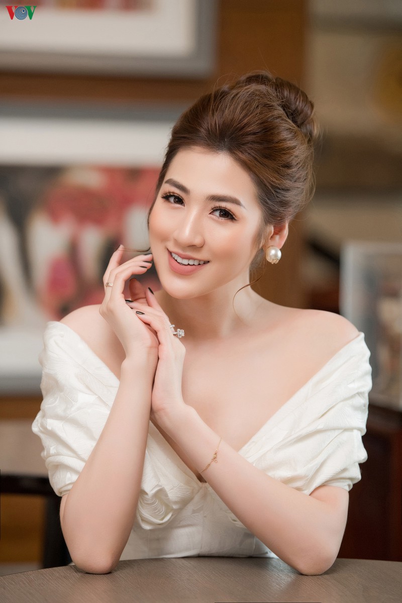 a hau tu anh tiet lo chi co 500.000 dong trong vi moi khi ra duong hinh 10