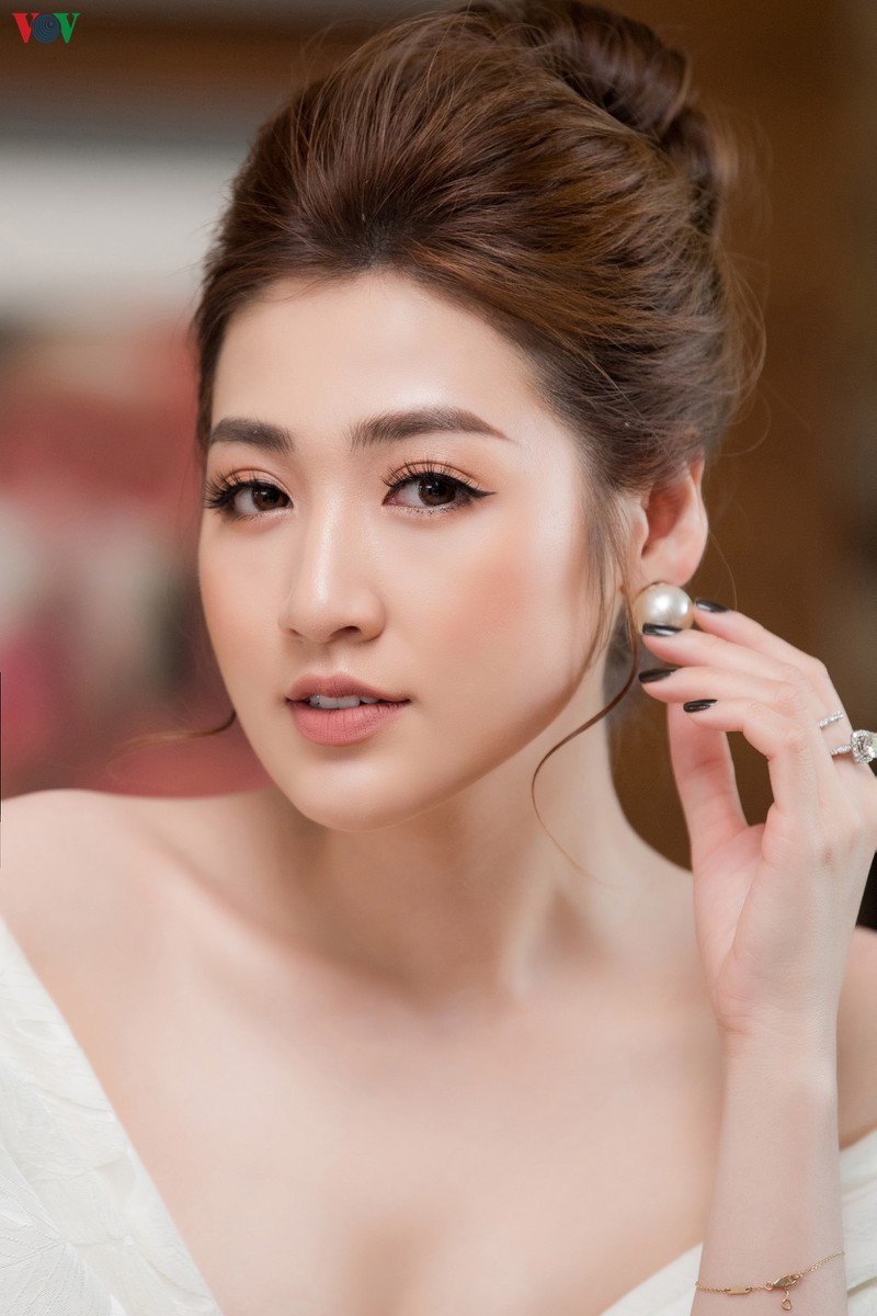 a hau tu anh tiet lo chi co 500.000 dong trong vi moi khi ra duong hinh 9