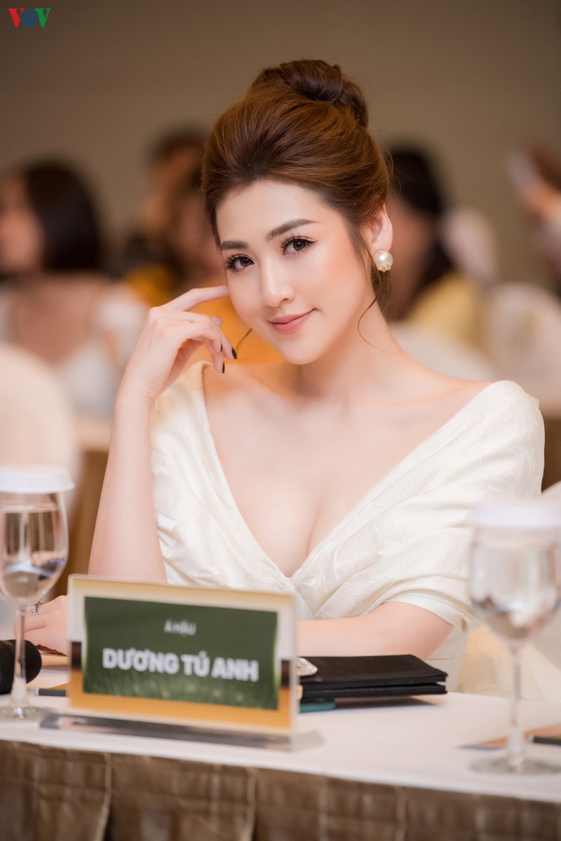 a hau tu anh tiet lo chi co 500.000 dong trong vi moi khi ra duong hinh 13