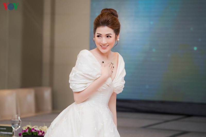 a hau tu anh tiet lo chi co 500.000 dong trong vi moi khi ra duong hinh 14
