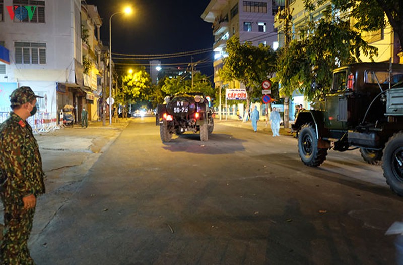 phun khu trung khu vuc phong toa 3 benh vien tai da nang hinh 10