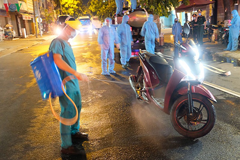 phun khu trung khu vuc phong toa 3 benh vien tai da nang hinh 4