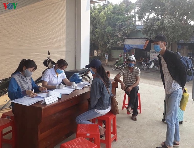 gia lai cach ly 4 nguoi di cung xe benh nhan mac covid-19 o dak lak hinh 1