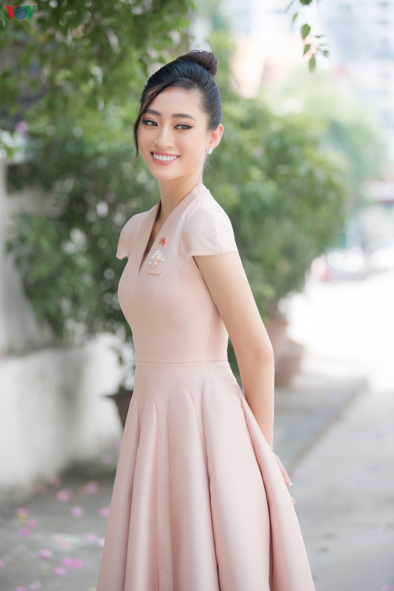 hoa hau luong thuy linh vui ve tro chuyen cung dai su anh tai viet nam hinh 4