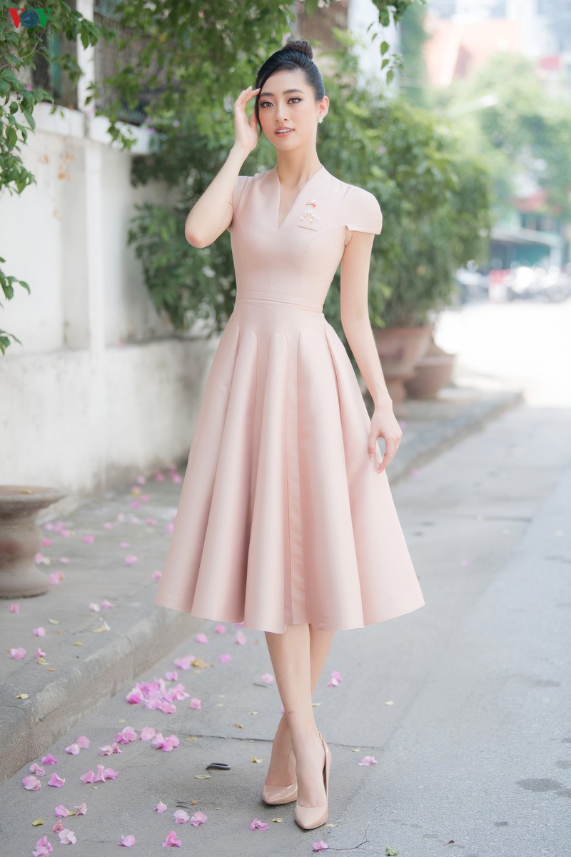 hoa hau luong thuy linh vui ve tro chuyen cung dai su anh tai viet nam hinh 3