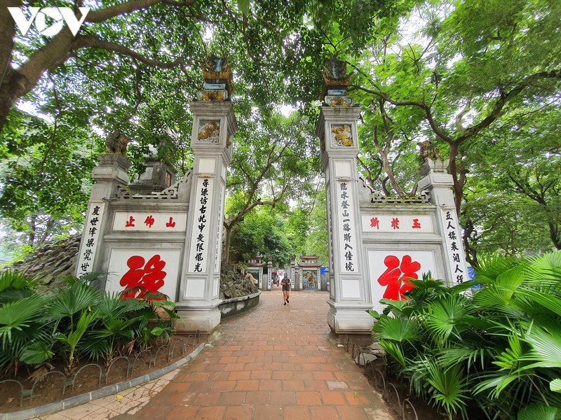 nhieu di tich, danh lam thang canh tai ha noi van mo cua nhung khong co khach hinh 17