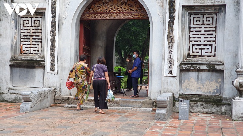 nhieu di tich, danh lam thang canh tai ha noi van mo cua nhung khong co khach hinh 3