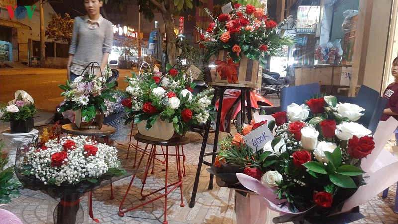 thi truong hoa tuoi ngay 8/3, suc mua i ach hinh 2