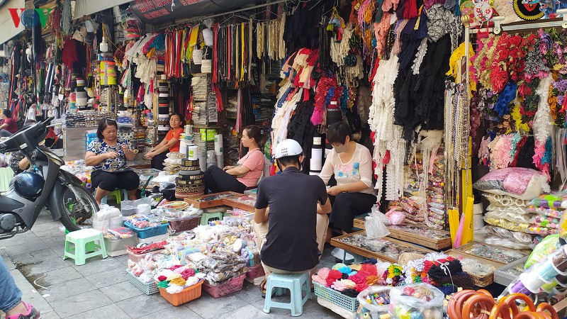 lo ngai dich covid 19, nhieu hang quan o ha noi e am, vang khach hinh 11