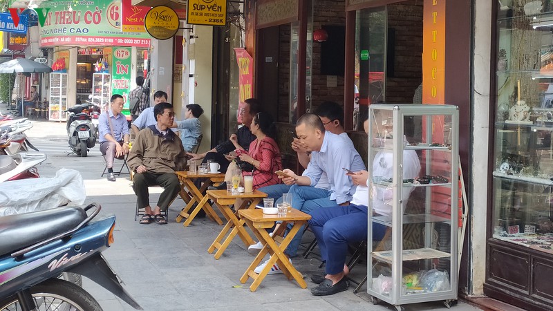 lo ngai dich covid 19, nhieu hang quan o ha noi e am, vang khach hinh 1