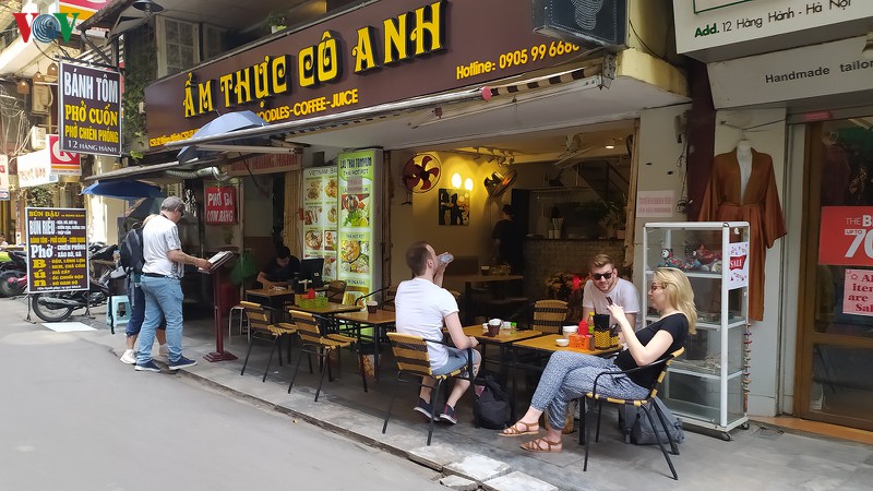 lo ngai dich covid 19, nhieu hang quan o ha noi e am, vang khach hinh 3