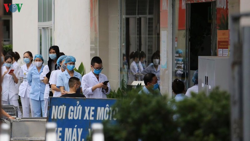 benh vien bach mai ngay dau "noi bat xuat, ngoai bat nhap" hinh 8