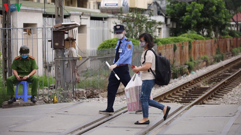 benh vien bach mai ngay dau "noi bat xuat, ngoai bat nhap" hinh 9