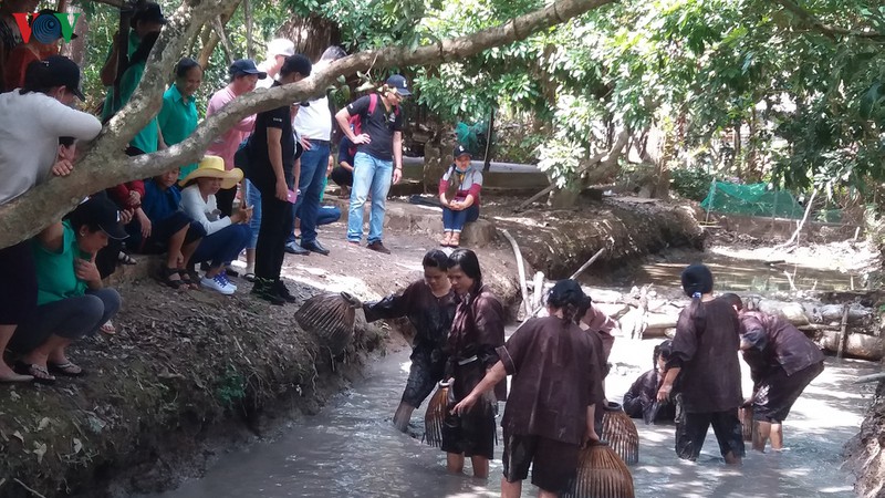 tien giang tam hoan dai hoi, cam tu tap dong nguoi de chong covid-19 hinh 1