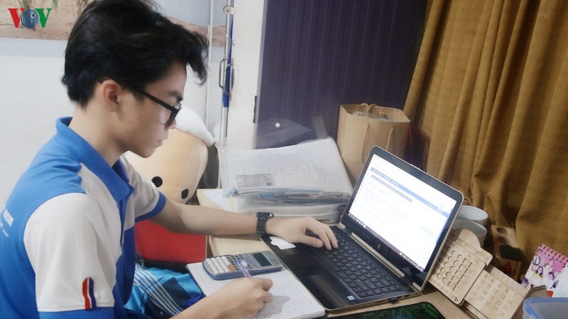 dao tao truc tuyen vi dich benh, sinh vien them ky nang mem hinh 1