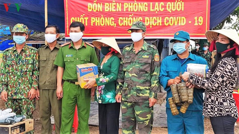 don banh tet nghia tinh, gui nguoi linh noi tuyen dau chong dich hinh 10